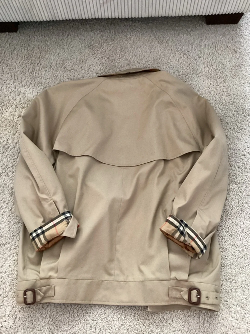 Burberry Men’s Tan Trench Jacket with Signature Check Lining - Picture 7 of 7